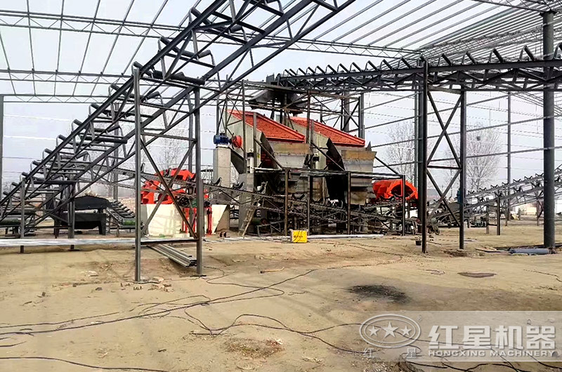 大型水洗砂生產線客戶現(xiàn)場搭建